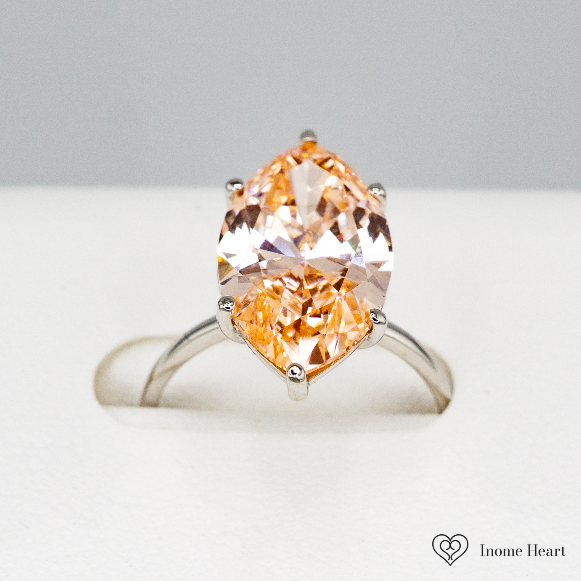 ラボグロウンダイヤモンド マーキスカット ゴールド リング - 6.01ct